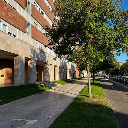 Amplio Apartamento Con Plaza De Parking. * Gijon
