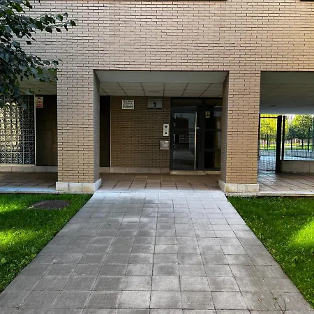 Amplio Apartamento Con Plaza De Parking. *
