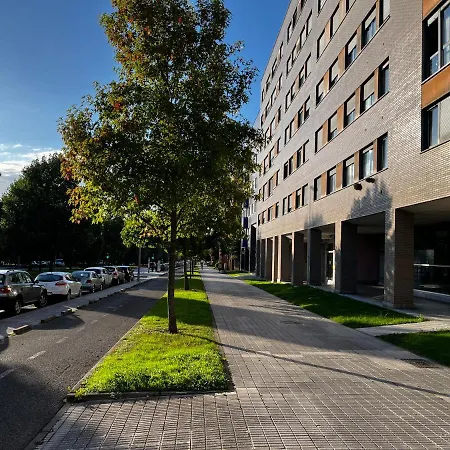 Amplio Apartamento Con Plaza De Parking. *